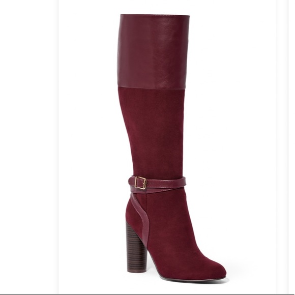 Woman’s Boots - Picture 2 of 5